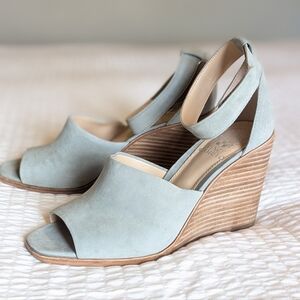 Vince Camuto Deedriana Suede Wedge sz 8M